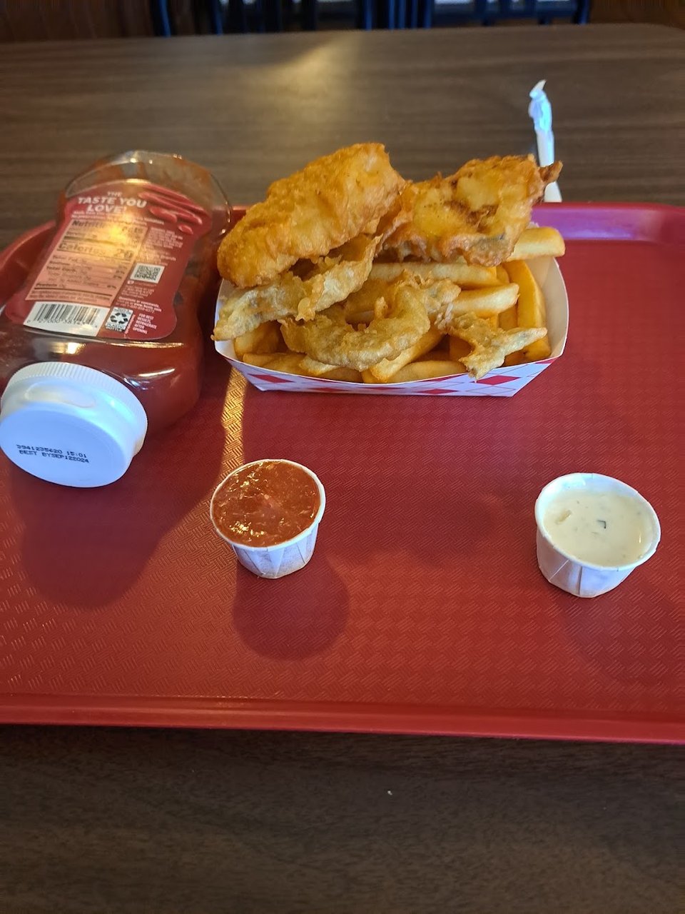 Fast-food menu featuring fried seafood and chip plates.